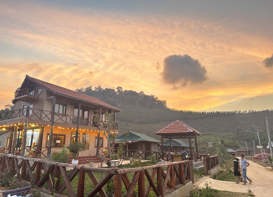 Chiều hoàng hôn tại Tu Thó. Ảnh: V.T Chiều hoàng hôn tại Tu Thó. Ảnh: V.T