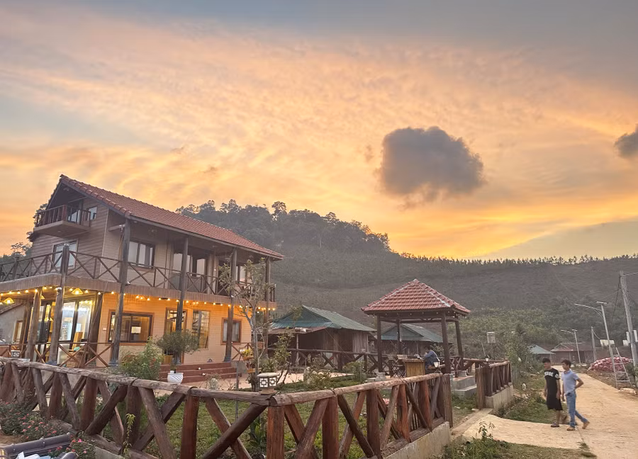 Chiều hoàng hôn tại Tu Thó. Ảnh: V.T