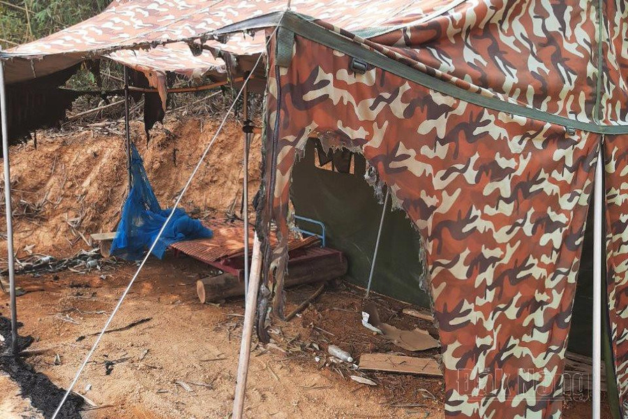 Một chốt QLBVR ở Đắk Glong, tỉnh Đắk Nông bị đốt phá. Một chốt QLBVR ở Đắk Glong, tỉnh Đắk Nông bị đốt phá.