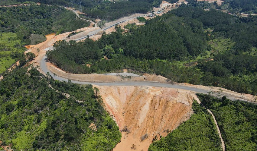 Tuyến cao tốc sẽ đi song song và có một số điểm cắt với quốc lộ 24.