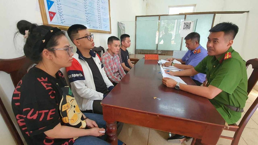 Cơ quan công an đang lấy lời khai các đối tượng trong vụ việc.