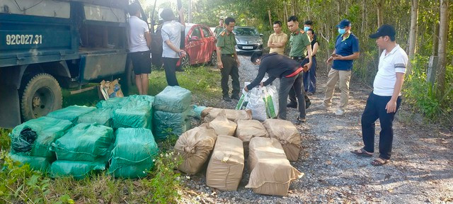 Số tang vật bị lực lượng chức năng thu giữ. ẢNH: CÔNG AN TỈNH QUẢNG TRỊ