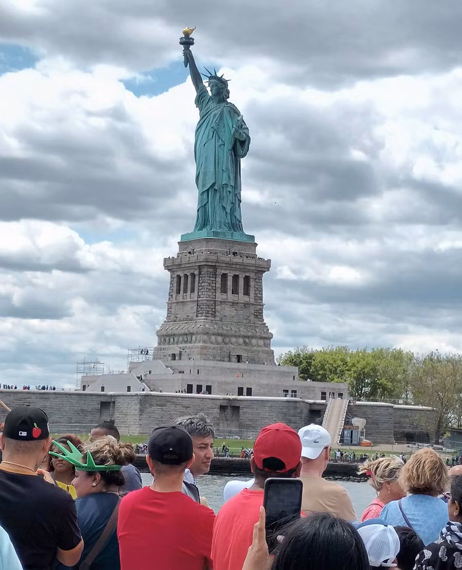 Tượng nữ thần tự do. Ảnh: T. Phong