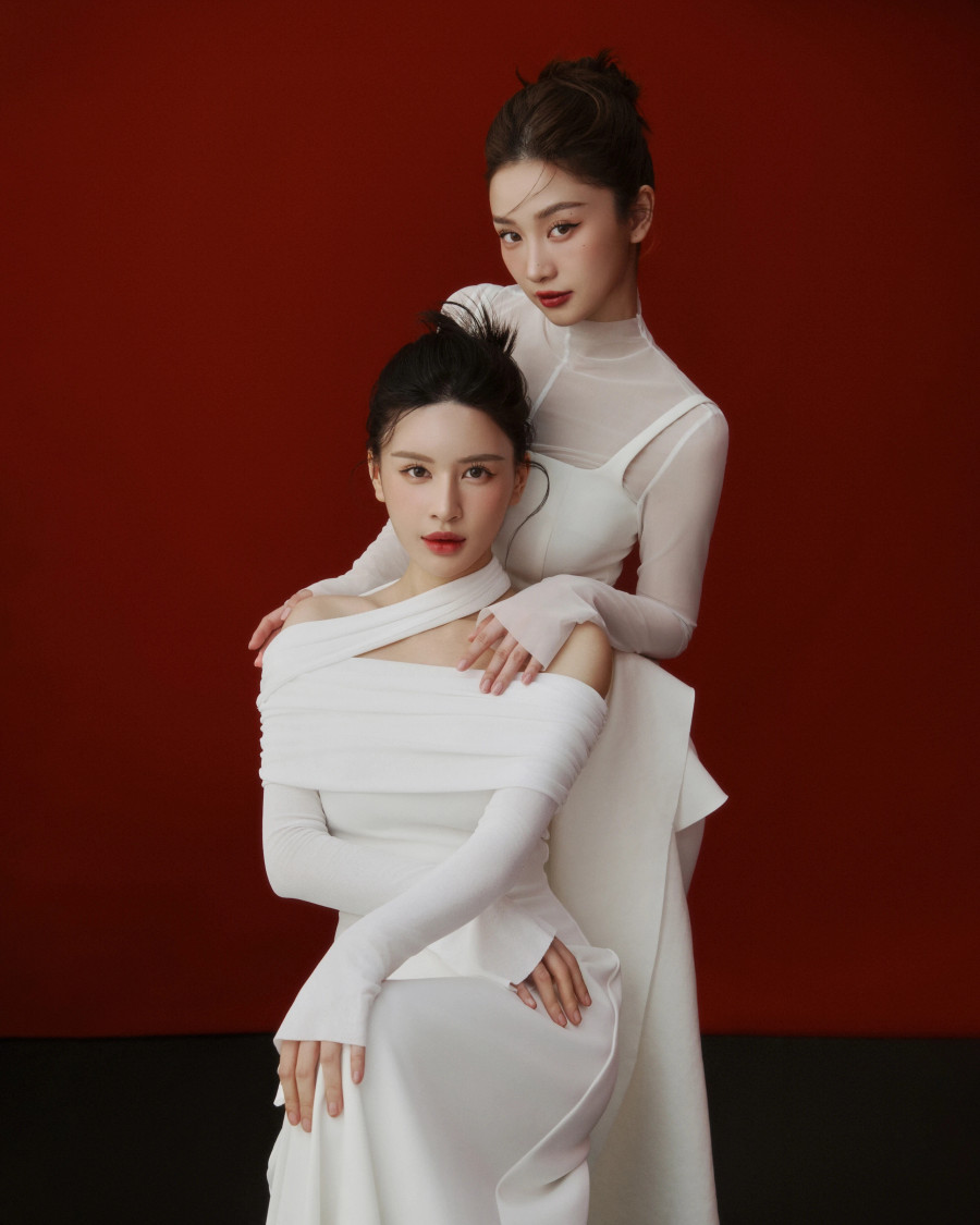 Đồng thời, Jun Vũ cũng được dịp "khoe" chị họ Phương Thảo của mình. Được biết, cả hai thân thiết từ khi còn nhỏ cũng như luôn đồng hành với nhau trong hành trình trưởng thành. Ảnh:Trí Nghĩa Đồng thời, Jun Vũ cũng được dịp "khoe" chị họ Phương Thảo của mình. Được biết, cả hai thân thiết từ khi còn nhỏ cũng như luôn đồng hành với nhau trong hành trình trưởng thành. Ảnh:Trí Nghĩa