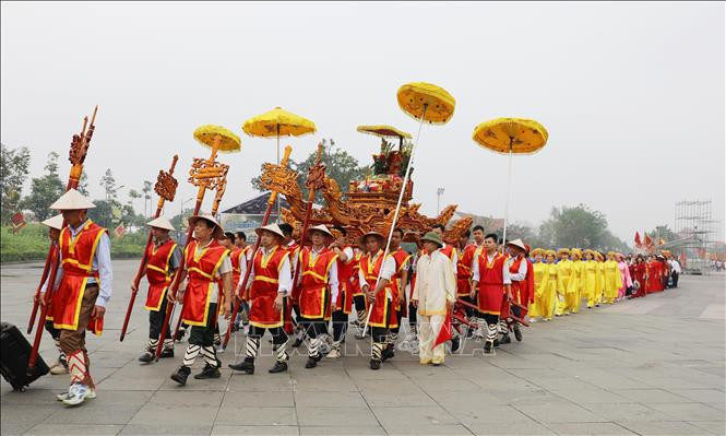 Lễ rước kiệu của các xã, phường, thị trấn vùng ven về Khu di tích lịch sử Quốc gia đặc biệt Đền Hùng. Ảnh: Tạ Toàn/TTXVN Lễ rước kiệu của các xã, phường, thị trấn vùng ven về Khu di tích lịch sử Quốc gia đặc biệt Đền Hùng. Ảnh: Tạ Toàn/TTXVN