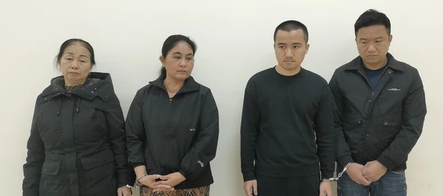 Các đối tượng liên quan tại cơ quan công an. Ảnh: V. Hậu