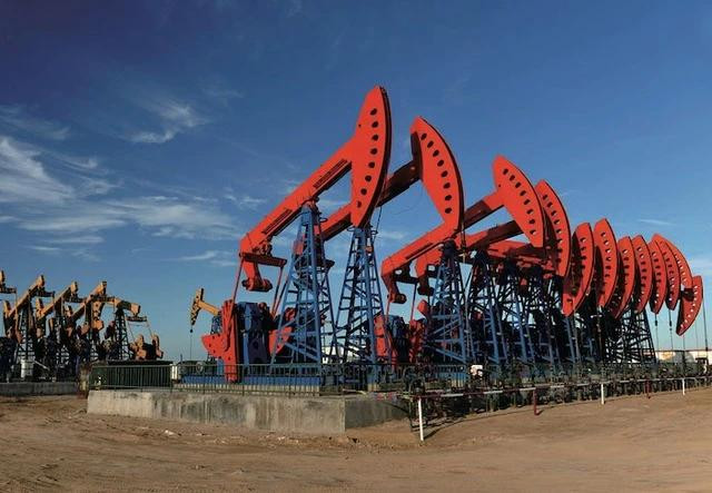 Giá dầu thô bật tăng mạnh hôm nay. Ảnh REUTERS Giá dầu thô bật tăng mạnh hôm nay. Ảnh REUTERS