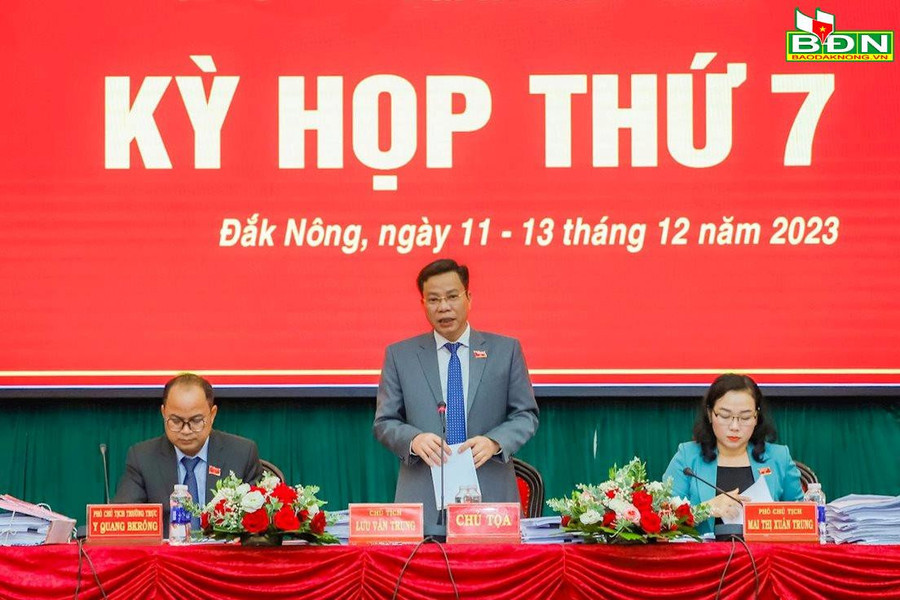 Phó Bí thư Tỉnh ủy, Chủ tịch HĐND tỉnh Đắk Nông Lưu Văn Trung tiếp tục điều hành phiên thảo luận Phó Bí thư Tỉnh ủy, Chủ tịch HĐND tỉnh Đắk Nông Lưu Văn Trung tiếp tục điều hành phiên thảo luận