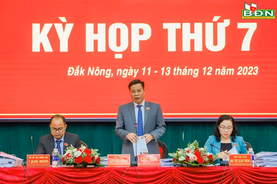 Phó Bí thư Tỉnh ủy, Chủ tịch HĐND tỉnh Đắk Nông Lưu Văn Trung tiếp tục điều hành phiên thảo luận