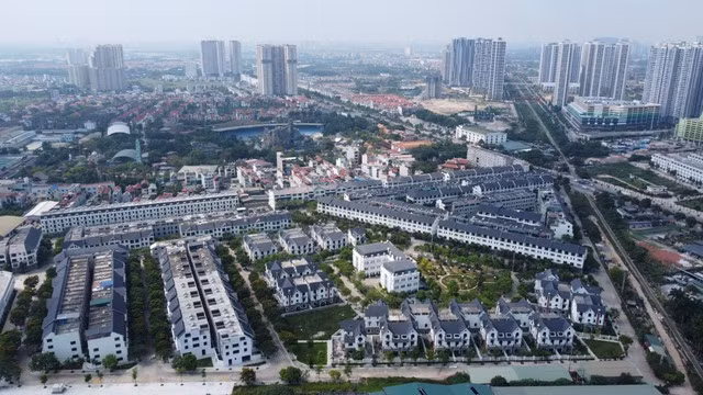 Bất động sản vẫn chưa thể phục hồi: Khó từ khách hàng tới chủ đầu tư - Ảnh 1. Đa phần chủ đầu tư bất động sản phía bắc chỉ đang bán hàng tồn chứ chưa mở bán dự án mới. Ảnh: LÊ QUÂN