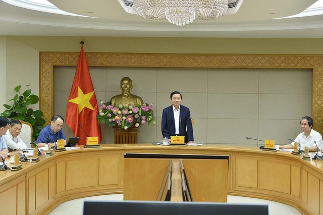 Phó Thủ tướng Chính phủ Trần Hồng Hà: Bộ Giáo dục và Đào tạo chủ động thực hiện các giải pháp bảo đảm đầy đủ sách giáo khoa, không để hiện tượng khan hiếm, thiếu sách giáo khoa cho năm học mới 2023-2024. Ảnh: VGP