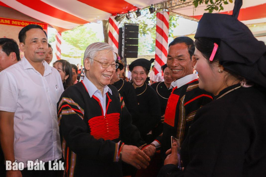 Tổng Bí thư, Chủ tịch nước Nguyễn Phú Trọng về thăm xã Dur Kmăl (huyện Krông Ana) năm 2018. Ảnh: Hoàng Gia