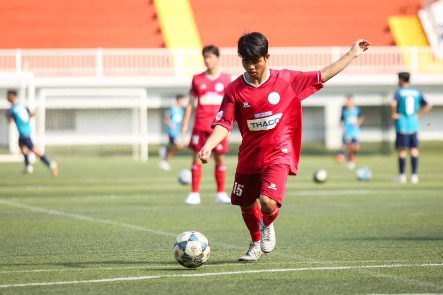 Chàng trai bé nhỏ