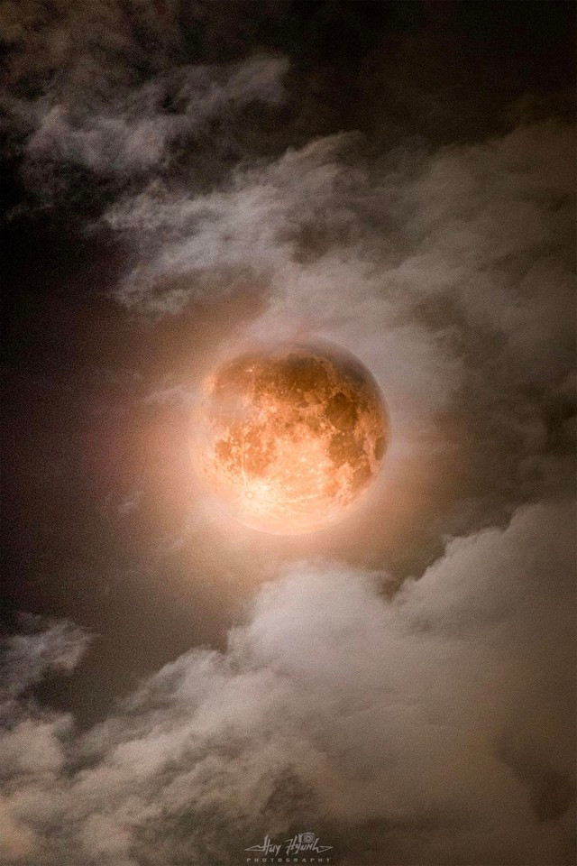 Trăng tròn 14.6 còn được gọi là Trăng Dâu. Ảnh: Huy Huynh Trăng tròn 14.6 còn được gọi là Trăng Dâu. Ảnh: Huy Huynh