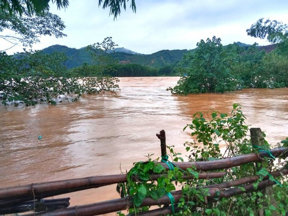 Sáng 27-9, nước tại các xã ở huyện Hương Khê đang rút xuống