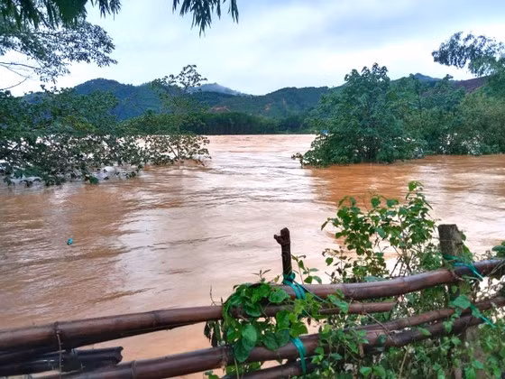 Sáng 27-9, nước tại các xã ở huyện Hương Khê đang rút xuống