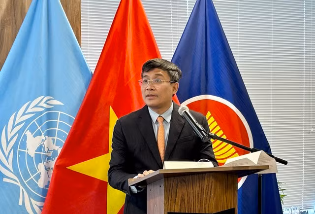 Thứ trưởng Thường trực Bộ Ngoại giao Nguyễn Minh Vũ phát biểu tại hội thảo