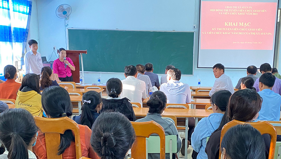 Quang cảnh lễ khai mạc kỳ thi. Ảnh: Nguyễn Sang