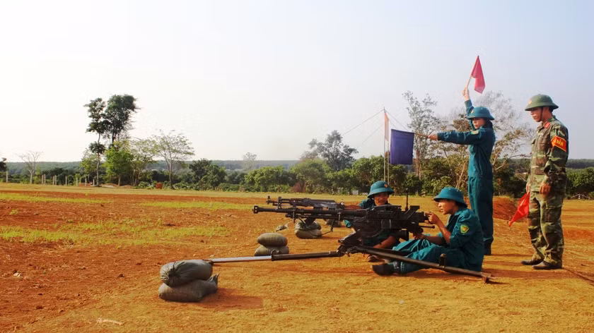 Hoạt động phòng thủ dân sự phải dựa vào dân, dân làm gốc. Ảnh: Vĩnh Hoàng Hoạt động phòng thủ dân sự phải dựa vào dân, dân làm gốc. Ảnh: Vĩnh Hoàng