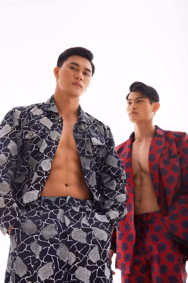 Là một người anh đi trước, Nguyễn Hữu Anh dành thời gian rèn luyện kỹ năng, truyền đạt kinh nghiệm cho Lâm Kim Khánh, trước khi anh lên đường sang Philippines dự thi Nam vương Thế giới 2023. Ảnh: Nguyễn Dương