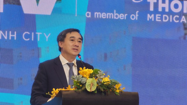 Thứ trưởng Bộ Y tế Trần Văn Thuấn chia sẻ tại buổi lễ Thứ trưởng Bộ Y tế Trần Văn Thuấn chia sẻ tại buổi lễ