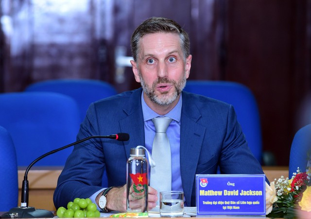 Bước tiến quan trọng trong việc phối hợp giữa T.Ư Đoàn và UNFPA - Ảnh 4. Ông Matthew David Jackson trao đổi tại buổi làm việc. Ảnh: XUÂN TÙNG