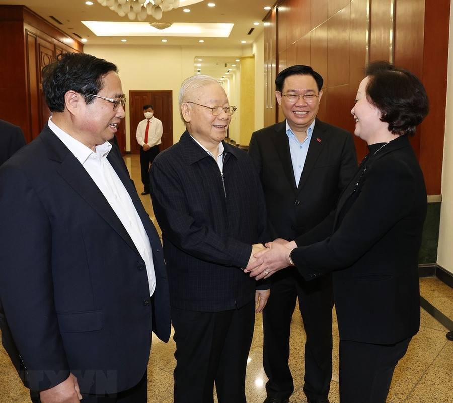 Tổng Bí thư Nguyễn Phú Trọng với các lãnh đạo Đảng, Nhà nước và thành viên Tiểu ban Nhân sự tham dự phiên họp. (Ảnh: Trí Dũng/TTXVN) Tổng Bí thư Nguyễn Phú Trọng với các lãnh đạo Đảng, Nhà nước và thành viên Tiểu ban Nhân sự tham dự phiên họp. (Ảnh: Trí Dũng/TTXVN)