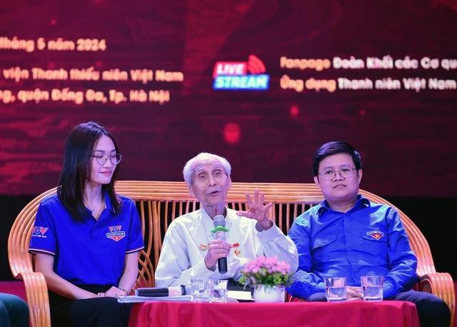 Cụ Nguyễn Công Dinh nhắn gửi thế hệ trẻ tại chương trình. Ảnh: XUÂN TÙNG Cụ Nguyễn Công Dinh nhắn gửi thế hệ trẻ tại chương trình. Ảnh: XUÂN TÙNG