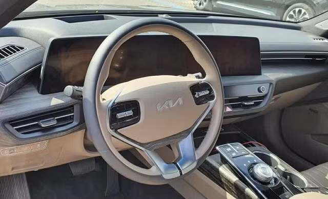 Nội thất Kia K8 được chăm chút kỹ lưỡng dù mang thương hiệu xe phổ thông. Ảnh: Facebook