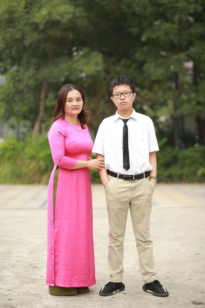 Mẹ là người Hải Nam luôn tin tưởng chia sẻ những niềm vui trong cuộc sống và học tập. Ảnh: Nhân vật cung cấp Mẹ là người Hải Nam luôn tin tưởng chia sẻ những niềm vui trong cuộc sống và học tập. Ảnh: Nhân vật cung cấp