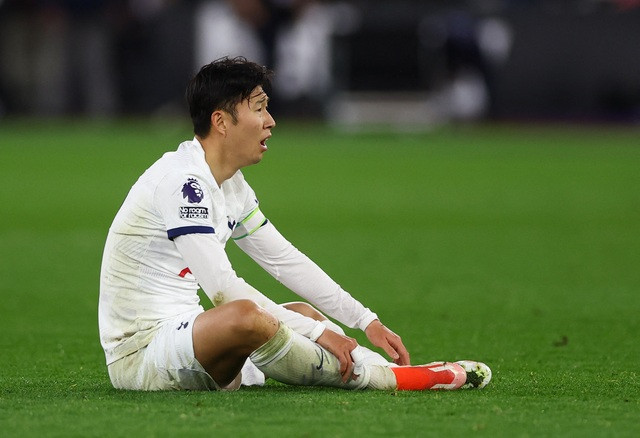 Son Heung-min không tin đội nhà đánh rơi chiến thắng. Son Heung-min không tin đội nhà đánh rơi chiến thắng.