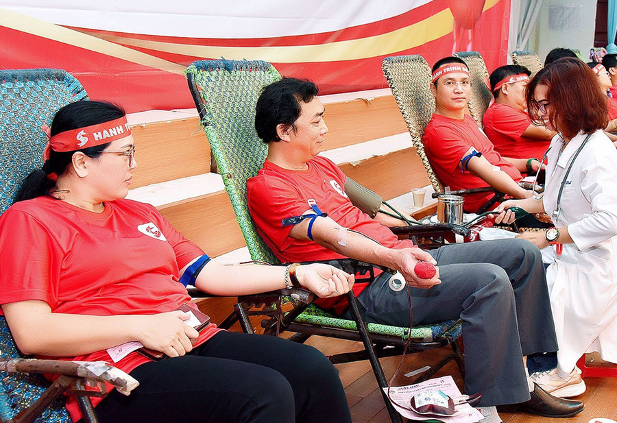 Ngày hội hiến máu tình nguyện “Giọt hồng cao nguyên” nhận được sự tham gia tích cực của cán bộ, công chức, viên chức trên địa bàn tỉnh. Ảnh: Đ.T Ngày hội hiến máu tình nguyện “Giọt hồng cao nguyên” nhận được sự tham gia tích cực của cán bộ, công chức, viên chức trên địa bàn tỉnh. Ảnh: Đ.T