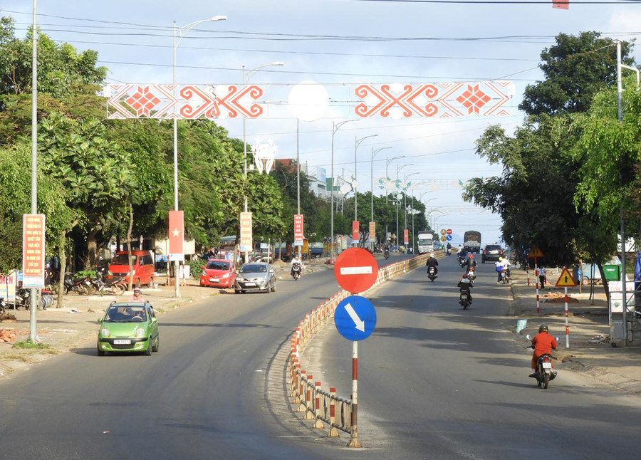 Một góc trung tâm huyện Mang Yang hôm nay. Ảnh: Thanh Nhật Một góc trung tâm huyện Mang Yang hôm nay. Ảnh: Thanh Nhật