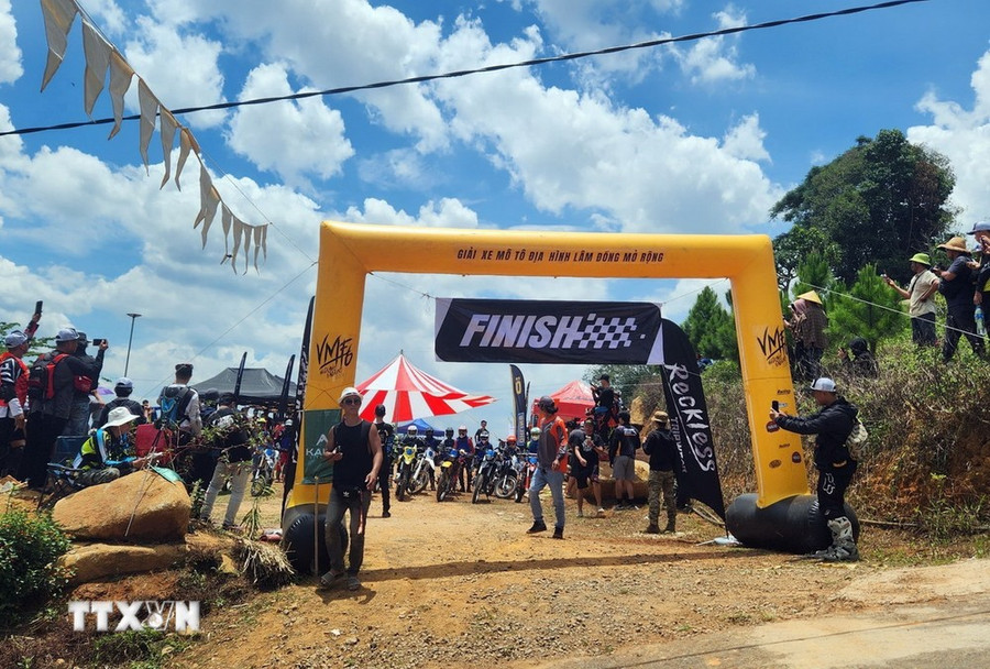 Công tác chuẩn bị cho ngày khai mạc Giải đua. (Ảnh: TTXVN phát) Công tác chuẩn bị cho ngày khai mạc Giải đua. (Ảnh: TTXVN phát)