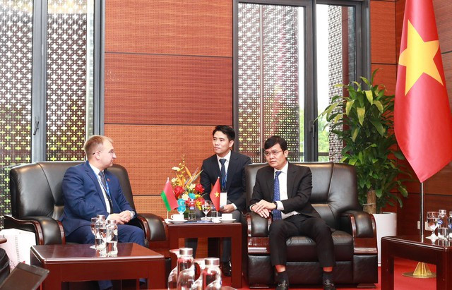 Anh Bùi Quang Huy tiếp xã giao Bí thư Ban Chấp hành T.Ư Đoàn TNCS Belarus - Ảnh 2. Anh Bùi Quang Huy trao đổi thông tin tại buổi làm việc. Ảnh: BẢO ANH