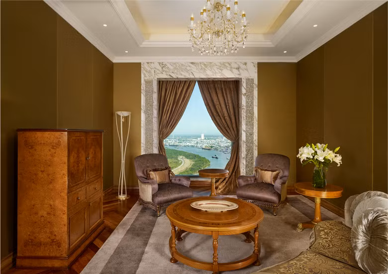 Phòng Tổng thống có tổng cộng 313m2, ở được 4 - 5 người, giá phòng vào khoảng 15.000 USD, tương đương 375.000 triệu đồng/đêm