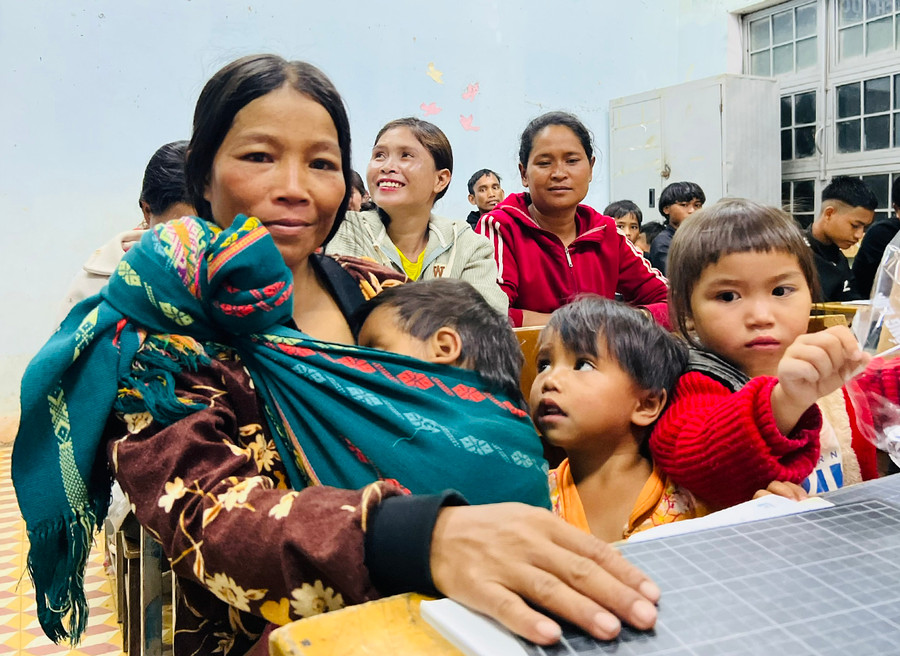 Chị Pre chưa vắng mặt buổi học nào mặc dù con nhỏ mới 4 tháng tuổi. Ảnh: M.N Chị Pre chưa vắng mặt buổi học nào mặc dù con nhỏ mới 4 tháng tuổi. Ảnh: M.N