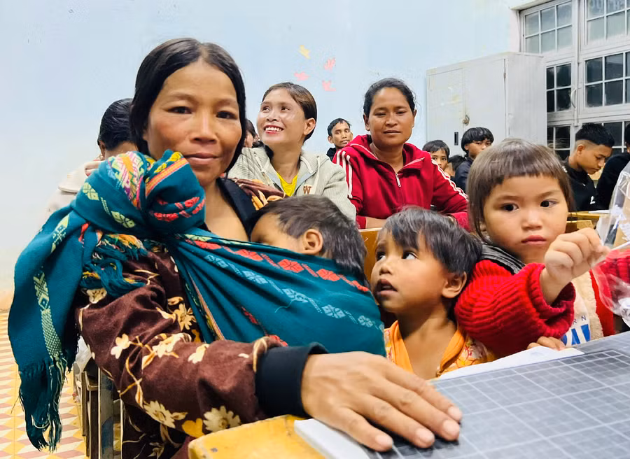 Chị Pre chưa vắng mặt buổi học nào mặc dù con nhỏ mới 4 tháng tuổi. Ảnh: M.N