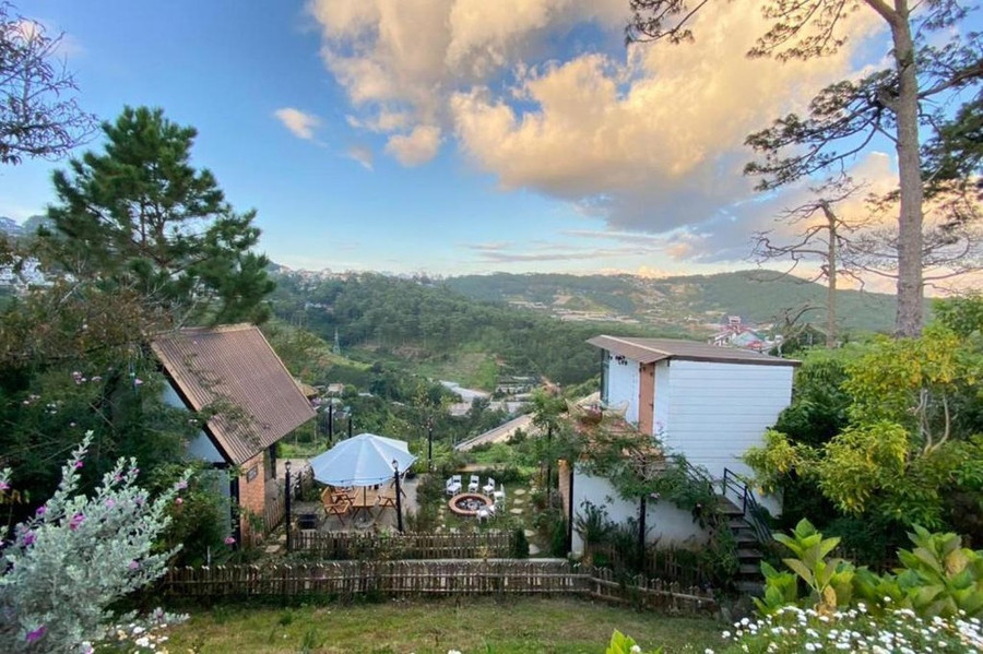 Đà Lạt có khí hậu mát mẻ là một trong những điểm đến được nhiều du khách lựa chọn.