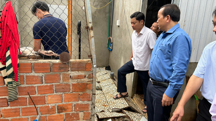 Ngành chức năng đang kiểm tra, khu vực bị sạt lở