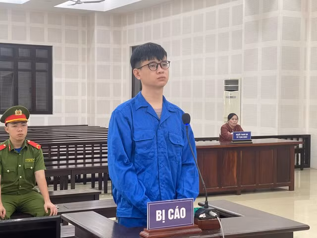 Hiếu lãnh 8 năm tù. Ảnh: Nguyễn Tú Hiếu lãnh 8 năm tù. Ảnh: Nguyễn Tú