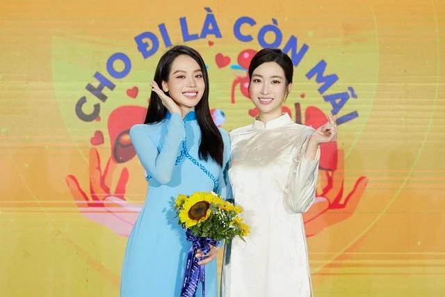 Hoa hậu Thanh Thủy và Đỗ Mỹ Linh rạng rỡ tại sự kiện. Ảnh: NVCC