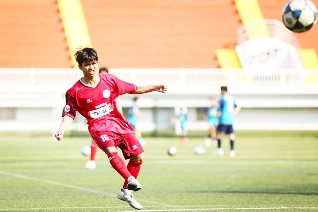 Cầu thủ A Chan có thể hình nhỏ nhắn nhưng chơi tốc độ, khéo léo. Ảnh:NHẬT THỊNH