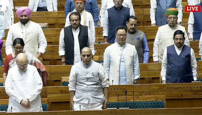 Sáng 23/7, các nghị sĩ Ấn Độ đã dành một phút mặc niệm Tổng Bí thư Nguyễn Phú Trọng. Ảnh: SANSAD TV. Sáng 23/7, các nghị sĩ Ấn Độ đã dành một phút mặc niệm Tổng Bí thư Nguyễn Phú Trọng. Ảnh: SANSAD TV.