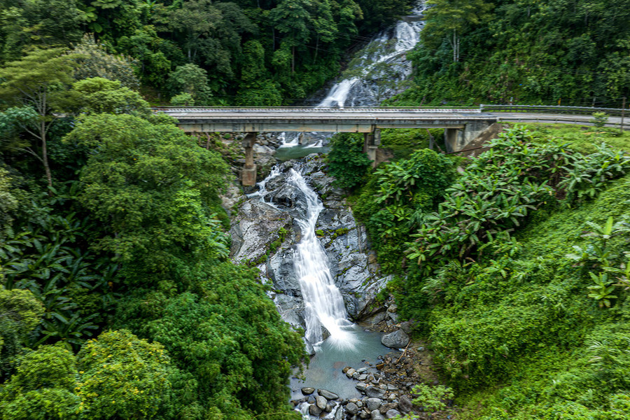 Tầng dưới cùng của thác Đăk Chè là một thác nước nhỏ ngay dưới chân cầu Tầng dưới cùng của thác Đăk Chè là một thác nước nhỏ ngay dưới chân cầu