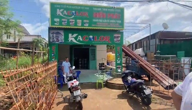Đại lý phân phối sơn tại thị trấn Thanh Bình, huyện Bù Đốp. (Ảnh: Đậu Tất Thành/Vietnam+)