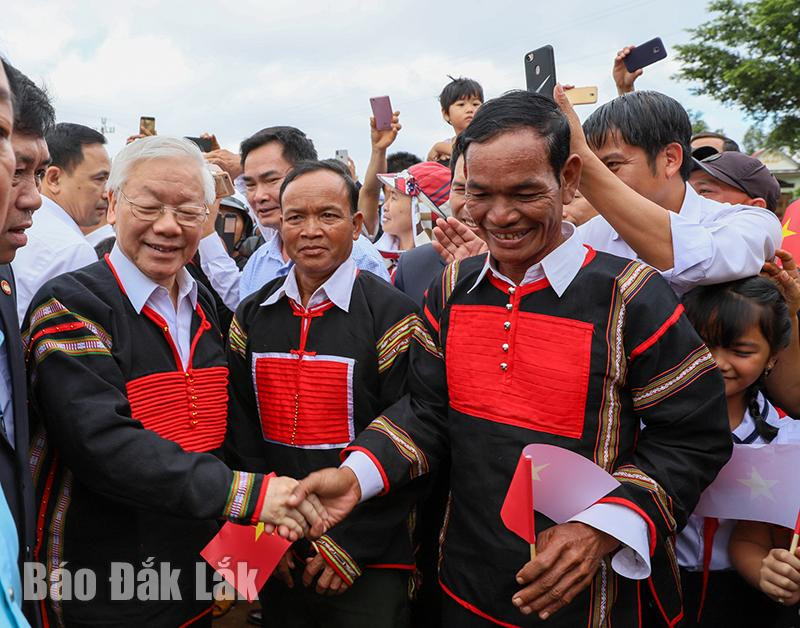Cán bộ, đảng viên, nhân dân luôn nhớ về hình ảnh Tổng Bí thư Nguyễn Phú Trọng với một phong thái điềm đạm, ân cần. Ảnh: Nguyễn Gia