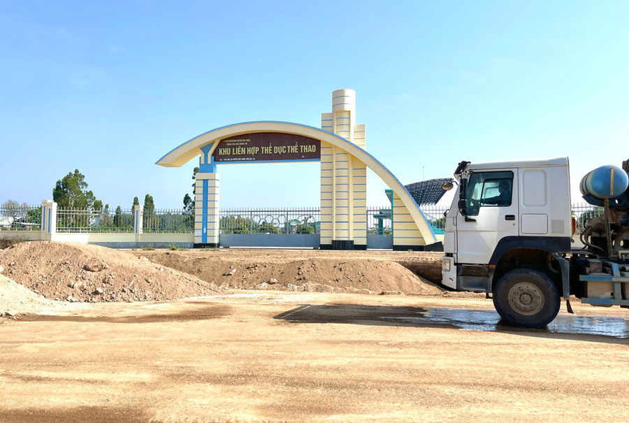 Dự án Nhà thi đấu đa năng được bố trí xây dựng trong khuôn viên Khu liên hợp thể dục thể thao huyện Phú Thiện nhằm đáp ứng nhu cầu rèn luyện thể dục thể thao của người dân. Ảnh: Minh Phương Dự án Nhà thi đấu đa năng được bố trí xây dựng trong khuôn viên Khu liên hợp thể dục thể thao huyện Phú Thiện nhằm đáp ứng nhu cầu rèn luyện thể dục thể thao của người dân. Ảnh: Minh Phương