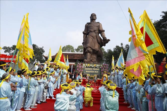 Đoàn tế lễ từ Quảng Ninh dâng hương tại Lễ hội gò Đống Đa sáng 14/2 (tức mùng 5 Tết). Ảnh: Minh Quyết - TTXVN Đoàn tế lễ từ Quảng Ninh dâng hương tại Lễ hội gò Đống Đa sáng 14/2 (tức mùng 5 Tết). Ảnh: Minh Quyết - TTXVN