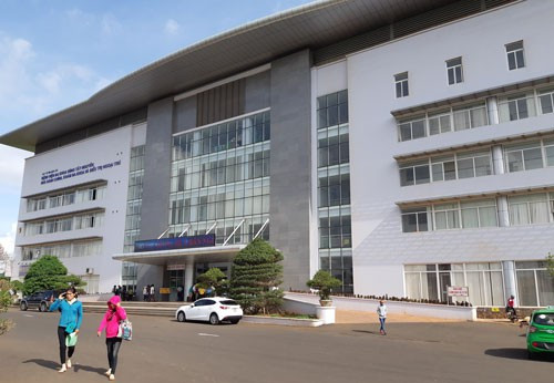 Bệnh viện Đa khoa vùng Tây Nguyên đang cấp cứu cho 5 bệnh nhân bị ngộ độc do ăn cà